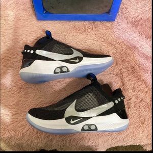 Adapts “BB” Nike